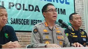 Kabid-Humas-Polda-Jatim-saksi-ambruk.jpg