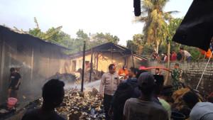Kebakaran-gudang-rokok-Desa-Sokolelah-Kecamatan-Kadur-Kabupaten-Pamekasan-Madura.jpg