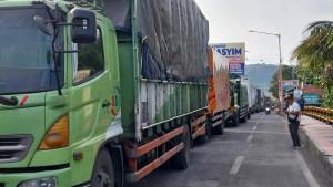 Kemacetan-di-jalur-menuju-Ketapang-Banyuwangi-Agustus-2025-lalu.jpg