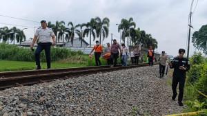 Korban-tewas-tertabrak-kereta-api-di-jalur-rel-KA-Kelurahan-Bence-Kecamatan-Garum-Kabupaten-Blitar.jpg