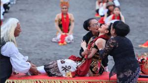 Meras-Gandrung-di-Pantai-Marina-Boom-2025.jpg