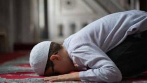 Niat-Sholat-Tahajud-Amalan-Malam-Jumat-dan-Waktu-Terbaik-Melaksanakannya.jpg