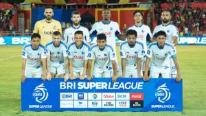 suryamalang/Para-pemain-utama-Arema-FC-sebelum-pertandingan-melawan-Semen-Padang.jpg