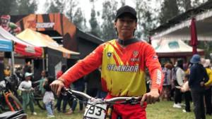 Pebalap-asal-Selangor-Malaysia-Lim-Joe-Hwa-Kejuaraan-76-Indonesian-Downhill-IDH-Urban-2025.jpg