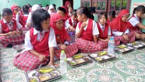 Pelajar-SDN-03-Rejoagung-Kecamatan-Kedungwaru-Kabupaten-TulungagungMakan-Bergizi-Gratis.jpg