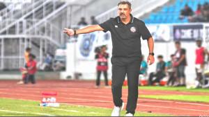Pelatih-Arema-FC-Marcos-Santos-v-dewa.jpg