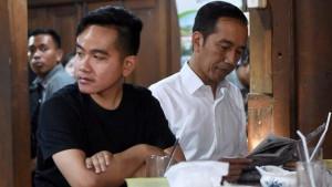 Pembelaan-Jokowi-Saat-Ijazah-SMA-Gibran-Diragukan-Sebut-Dirinya-Sendiri-Cari-Sekolah-di-Singapura.jpg