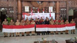 Pemkab-Tulungagung-membagi-5000-bendera-merah-putih-dalam-rangka-HUT-ke-80-Kemerdekaan-RI.jpg