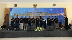 Pengurus-IJTI-Malang-Raya-periode-2025-2028-dikukuhkan-di-Hotel-Ciptaningati-Kota-Batu.jpg