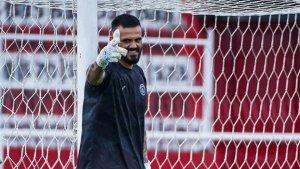 suryamalang/Penjaga-gawang-Arema-FC-Lucas-Frigeri-fit.jpg