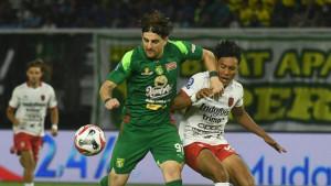 Persebaya-Surabaya-Dejan-Tumbas-Bali-United-di-Stadion-Gelora-Bung-Tomo-GBT-Surabaya.jpg