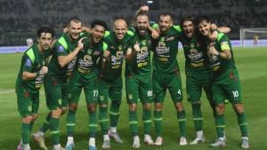 Persebaya-Surabaya-selebrasi-usai-membobol-gawang-Bali-United-di-Stadion-Gelora-Bung-Tomo.jpg