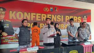 Polres-Tuban-saat-menggelar-konferensi-pers-ungkap-kasus-pencurian-dengan-pemberatan.jpg