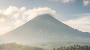 Prakiraan-Cuaca-Malang-Kota-Batu-Hari-Ini-Selasa-7-Oktober-2025-Berawan-Udara-Kabur-Dingin-16C.jpg
