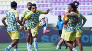 Rekor-Unik-Arema-FC-Tiga-Laga-Tandang-Tiga-Kali-Imbang-Tak-Terkalahkan-tapi-Tanpa-Kemenangan.jpg
