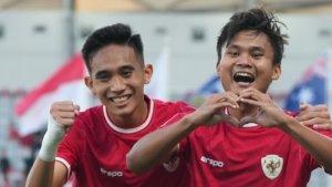 Rizky-Ridho-dan-Komang-Teguh-dalam-laga-Timnas-Indonesia-U-23-vs-Australia-di-Piala-Asia-U-23-2024.jpg