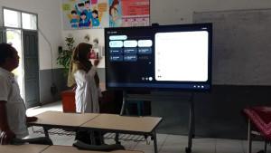 SMP-Negeri-1-Singosari-Kabupaten-Malang-Interactive-Flat-Panel-IFP-papan-tulis-digital.jpg