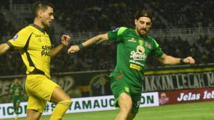 SUPER-LEAGUE-Persebaya-Surabaya-Dejan-Tumbas-Semen-Padang-di-Stadion-Gelora-Bung-Tomo.jpg