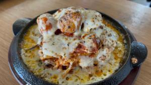 Sajian-Mie-Bakar-Celaket-Kota-Malang-dengan-keju-mozzarella-yang-meleleh.jpg