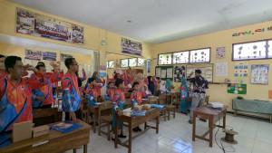 Siswa-dan-guru-SDN-1-Sumberwringin-Bondowoso-Satuan-Pendidikan-Aman-Bencana.jpg