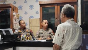 Sopir-pelaku-tabrak-lari-LW-46-menjalani-pemeriksaan-di-Satlantas-Polres-Blitar.jpg