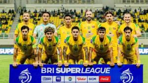 Starting-eleven-Persebaya-Surabaya-saat-dijamu-Dewa-United-di-Banten-international-Stadium.jpg