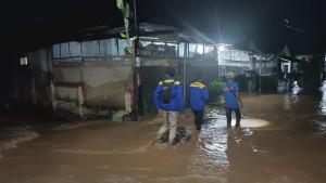 Suasana-banjir-luapan-di-Dusun-Putat-Desa-Manyaran-Kecamatan-Banyakan-Kabupaten-Kediri.jpg