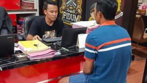 TERSANGKA-Bugi-saat-dimintai-keterangan-penyidik-Satreskrim-Polres-Jember-Jawa-Timur.jpg
