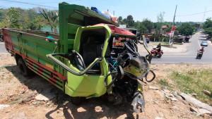 TRUK-RINGSEK-NGAWI.jpg