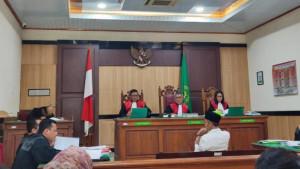 Terdakwa-Resa-Andrianto-di-Pengadilan-Negeri-Gresik-Kamis-2102025-pemalsuan-dokumen.jpg
