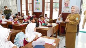 Wabup-Malang-Lathifah-Shohib-Sekolah-Unggulan-di-SD-Negeri-1-Pagentan-dan-SMP-Negeri-1-Singosari.jpg