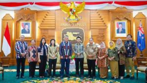 Wakil-Gubernur-Jawa-Timur-Emil-Elestianto-Dardak-Duta-Besar-Selandia-Baru-Phillip-Taula.jpg