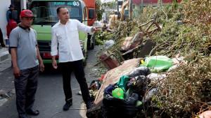 Wali-Kota-kaget-saat-tahu-ada-kasur-pada-tumpukan-sampah-hasil-kerja-bakti.jpg