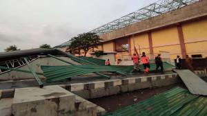 atap-stadion-Penataran-blitar-rusak.jpg