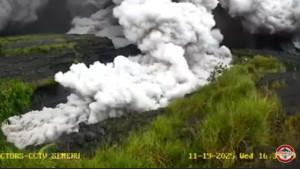 awan-panas-erupsi-Semeru-19112025.jpg