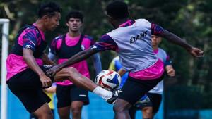 dendi-santoso-arema-fc-latihan141025.jpg