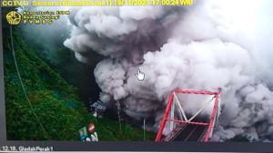 erupsi-gunung-Semeru-Gladak-perak-18112025.jpg