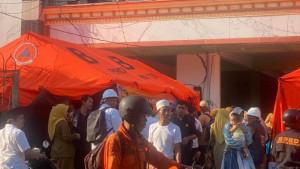 evakuasi-korban-tertimbun-reruntuhan-bangunan-roboh-di-kompleks-Ponpes-Al-Khoziny-Sidoarjo.jpg
