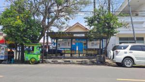 halte-di-Kecamatan-Kepanjen-Kabupaten-Malang-mangkrak-Tidak-ada-penumpang.jpg