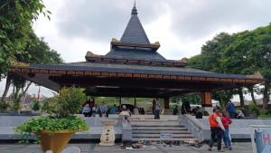 makam-bung-karno-usul.jpg