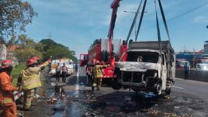 mobil-boks-terbakar-tol-Dupak.jpg