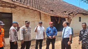 pantau-dampak-gempa-Sumenep.jpg