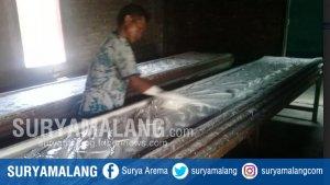 pekerja-pembuat-brem-madiun.jpg