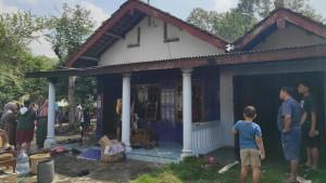 rumah-warga-di-Desa-Bendosari-Kecamatan-Sanankulon-Kabupaten-Blitar-yang-terbakar.jpg