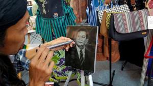 seniman-lukis-batu-granit-potret-Prabowo-Subianto-BI-Youth-Tiful-Festival-2025-Matos.jpg