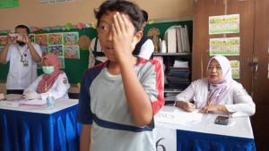 siswa-SDN-03-Rejoagung-Kabupaten-Tulungagung-tes-kesehatan-penglihatan.jpg