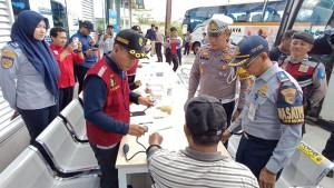 tes-kesehatan-dan-tes-urine-di-Terminal-Tipe-A-Patria-Blitar-Senin-17112025.jpg