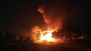 truk-TNI-terbakar.jpg