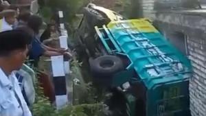 truk-gagal-nanjak.jpg