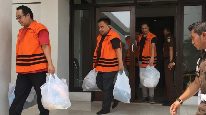 Jelang Sidang Kasus Dugaan Suap APBD-P 2015, 10 Eks Anggota DPRD Kota Malang Ditahan di Kejati Jatim